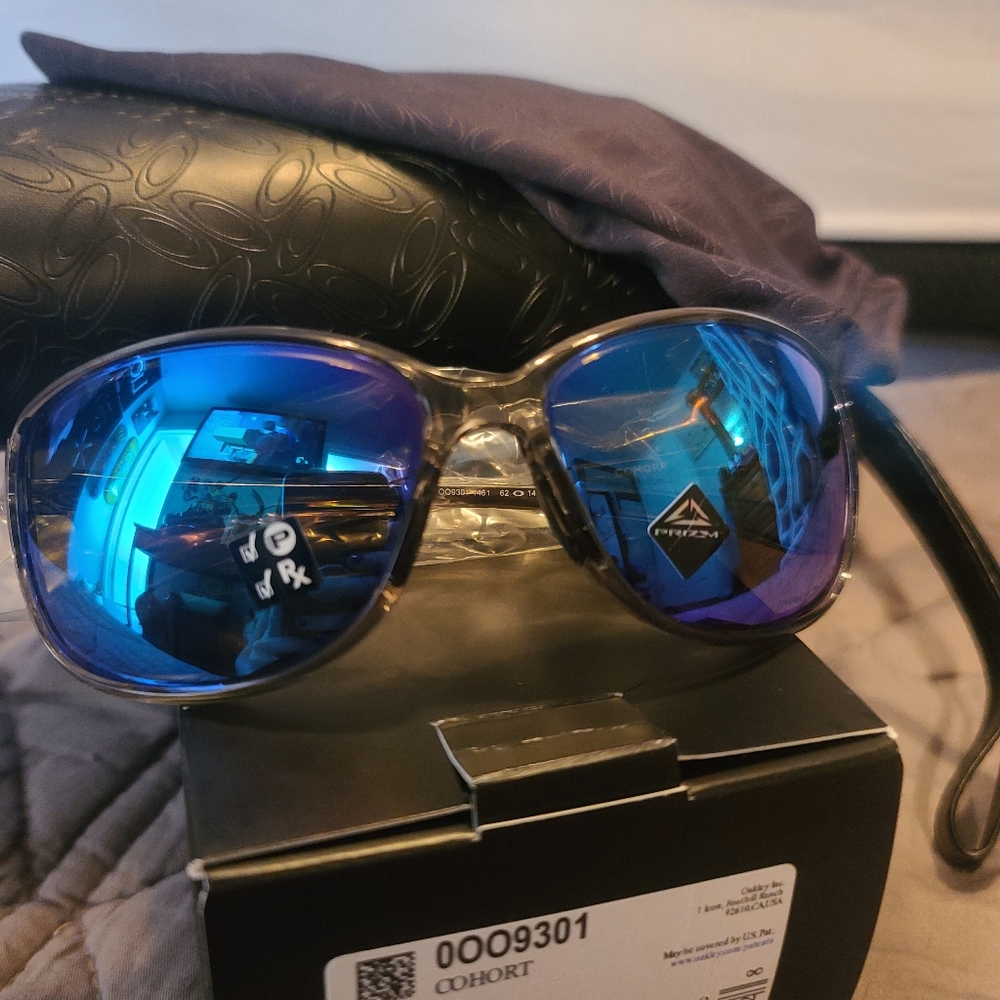 Brand new never worn Oakley cohort sunglasses
